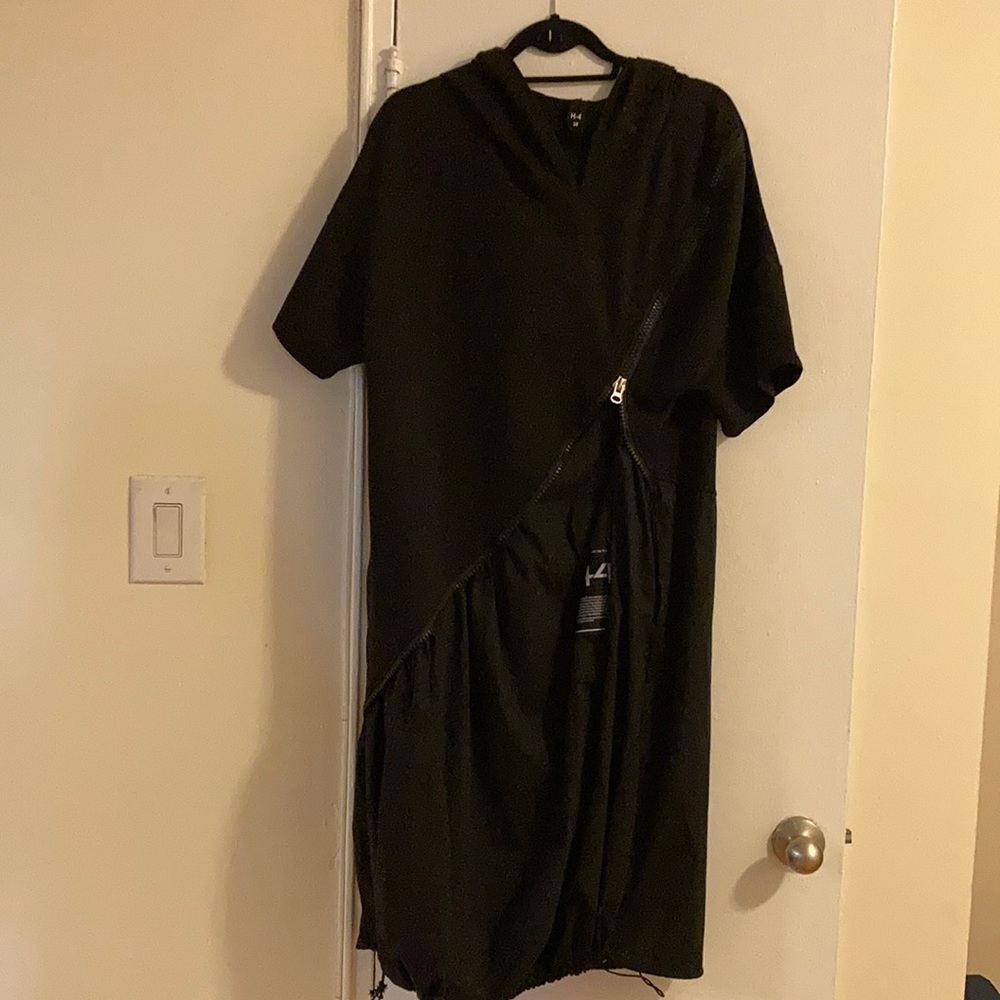H-4 dress size M
